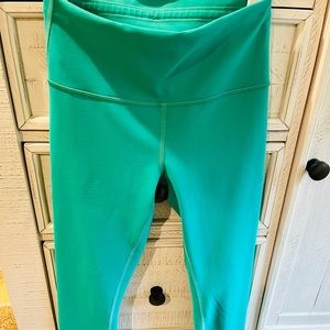 Lululemon Wunder Train High Rise Crop 23